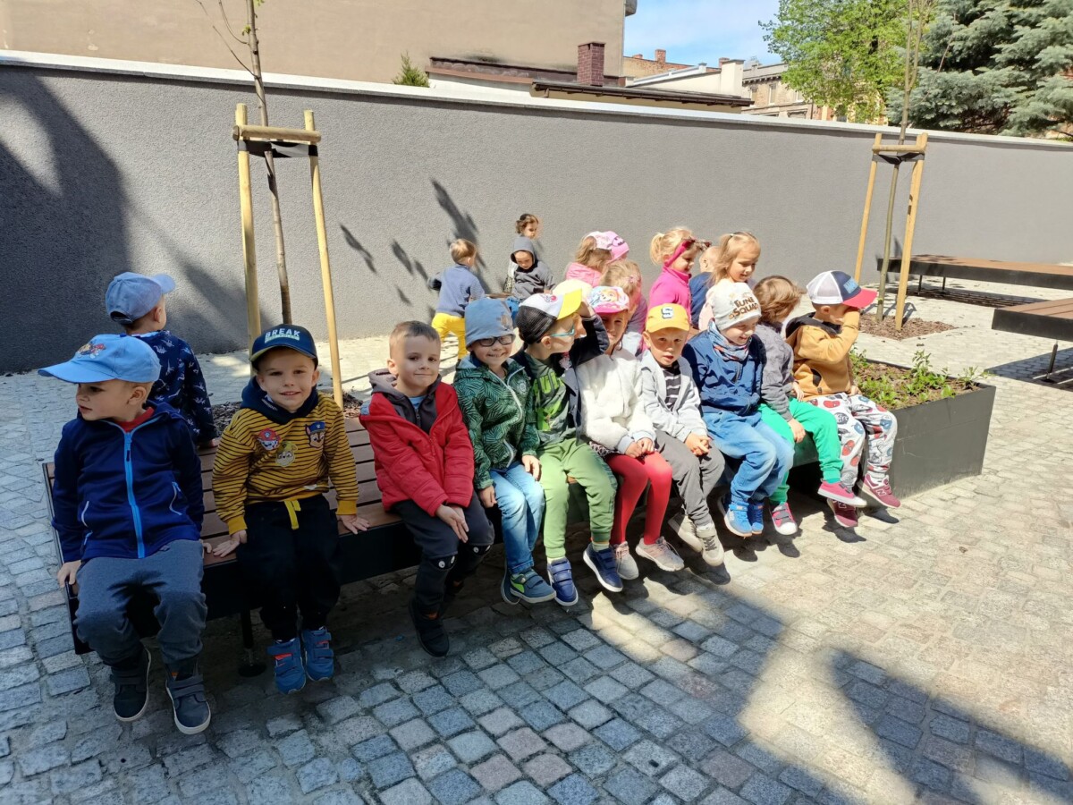 Zabawy w ogrodzie przedszkolnym – Misie