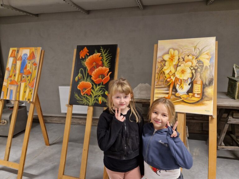 Dzieci z grupy IV w galerii sztuki :-)
